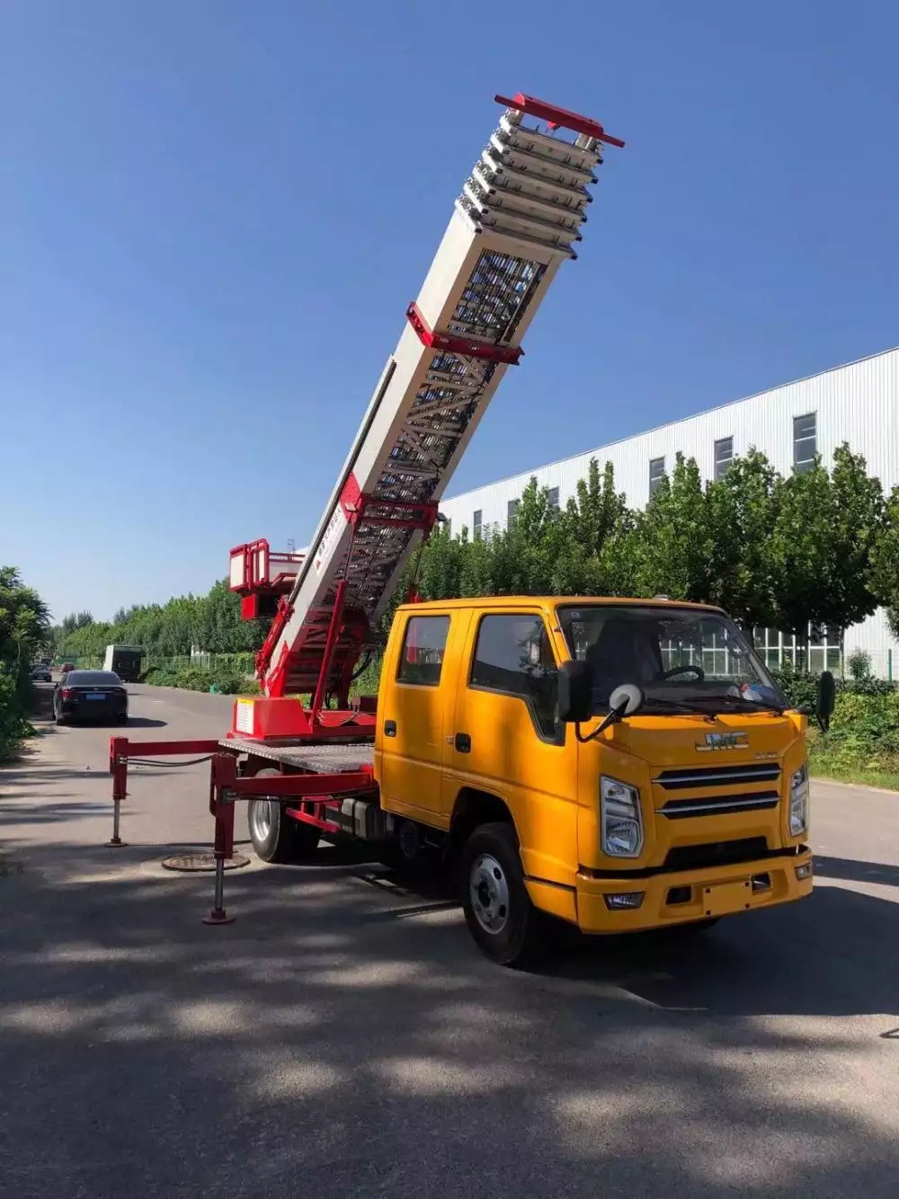 凤冈附近的云梯车出租服务：轻松解决高空作业需求